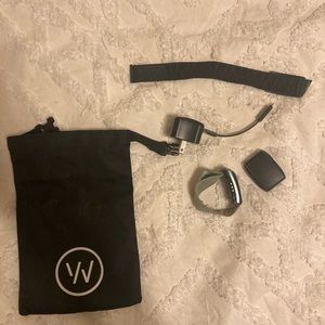 Teal whoop band. Includes entire battery, pack, charger, cord, etc.